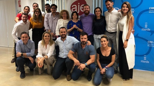 Foto de archivo. Junta directiva de AJE