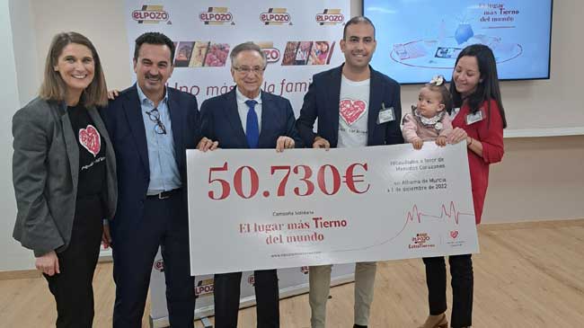 Amaya S&aacute;ez, Rafael Fuertes, Tom&aacute;s Fuertes y Adri&aacute;n y Lidia, padres de Adriana