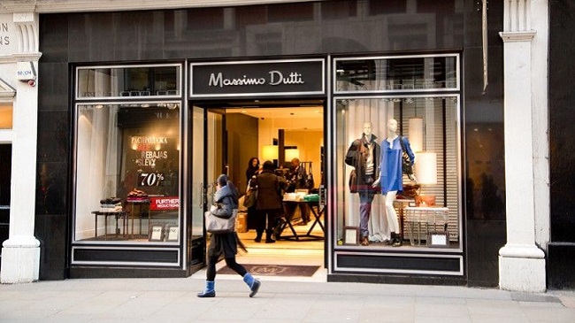 Escaparate de una tienda con descuento