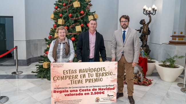 Presentaci&oacute;n de la cesta navide&ntilde;a de Los Dolores.