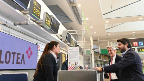 L&oacute;pez Miras, antes de tomar el primer vuelo Madrid-Murcia