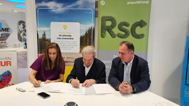 Imagen realizada durante la firma del convenio