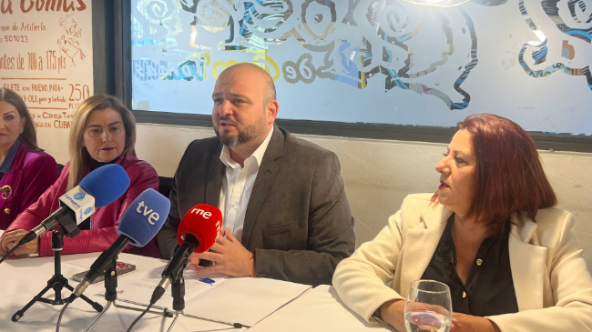 Imagen de Manolo Torres durante el almuerzo con los medios de comunicaci&oacute;n  - PSOE