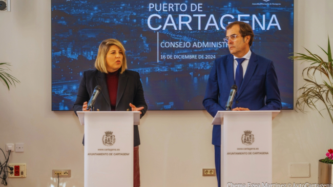 Noelia Arroyo, alcaldesa de Cartagena junto a Pedro Pablo Hern&aacute;ndez, presidente de la Autoridad Portuaria
