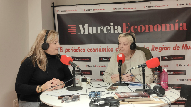 La concejal de Turismo del Ayuntamiento de Cartagena, Beatriz S&aacute;nchez, y la presentadora Chelo C&aacute;novas en MurciaEconom&iacute;a Radio