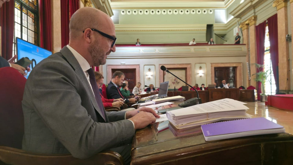 El concejal de Movilidad, Gestión Económica y Contratación, José Francisco Muñoz, en el Pleno. El concejal de Movilidad, Gestión Económica y Contratación, José Francisco Muñoz, en el Pleno.