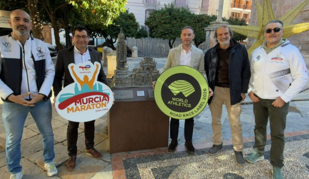 La TotalEnergies Marat&oacute;n Murcia Costa C&aacute;lida con la etiqueta Label para su edici&oacute;n de 2026.