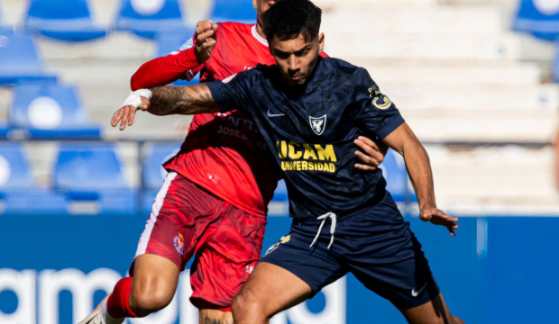 Disputa de bal&oacute;n entre UCAM y Minera