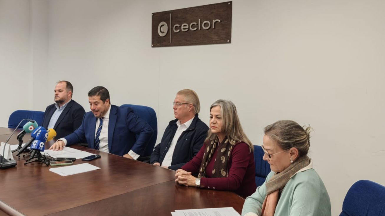 Representantes de CECLOR y de las organizaciones comarcales de construcci&oacute;n, metal y comercio