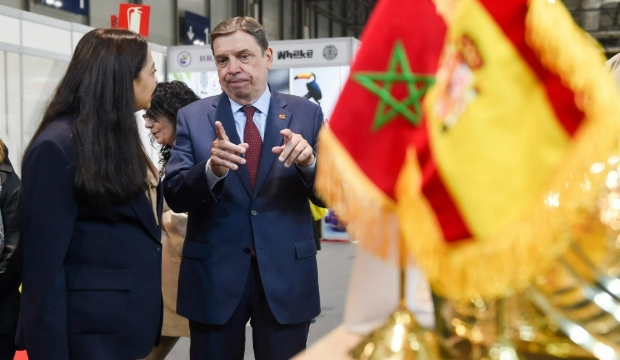 La embajadora de Marruecos en Espa&ntilde;a junto a Luis Planas, ministros de Agricultura.