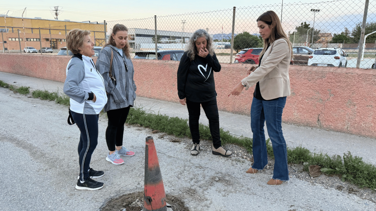 Socavón junto al polideportivo de Casillas - PSOE MURCIA Socavón junto al polideportivo de Casillas - PSOE MURCIA