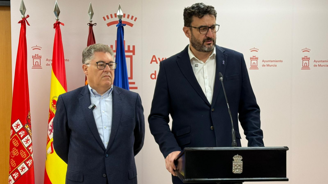 El portavoz del Grupo Socialista en el Ayuntamiento de Murcia, Ginés Ruiz, junto al concejal Andrés Guerrero El portavoz del Grupo Socialista en el Ayuntamiento de Murcia, Ginés Ruiz, junto al concejal Andrés Guerrero