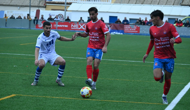 Lance del partido entre la Deportiva Minera y el CD Extremadura. Lance del partido entre la Deportiva Minera y el CD Extremadura.