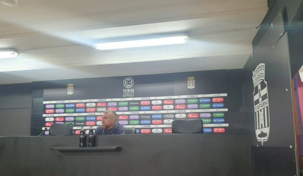 Javi Rey, durante la rueda de prensa previa al partido contra el Real Murcia. Javi Rey, durante la rueda de prensa previa al partido contra el Real Murcia.