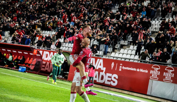 Ekain y David Vicente celebran el 3-0 ante el Cádiz en Copa / L8SPORT Ekain y David Vicente celebran el 3-0 ante el Cádiz en Copa / L8SPORT