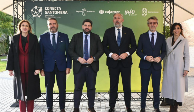 Autoridades participantes en el Foro 'Conecta Santomera'.