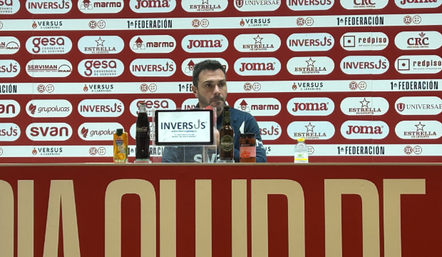 Adrián Colunga en la previa del derbi Adrián Colunga en la previa del derbi