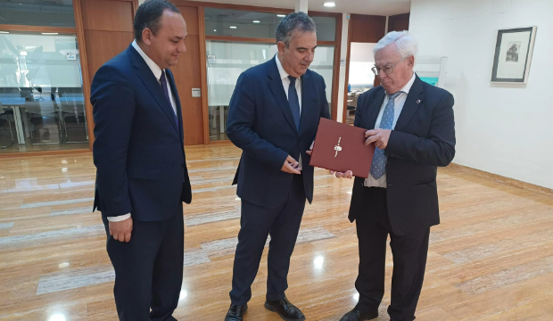 El consejero de Medio Ambiente, Universidades, Investigaci&oacute;n y Mar Menor, Juan Mar&iacute;a V&aacute;zquez, se re&uacute;ne con el presidente del Consejo Econ&oacute;mico y Social (CES), Jos&eacute; Antonio Cobacho, a quien entrega del anteproyecto
