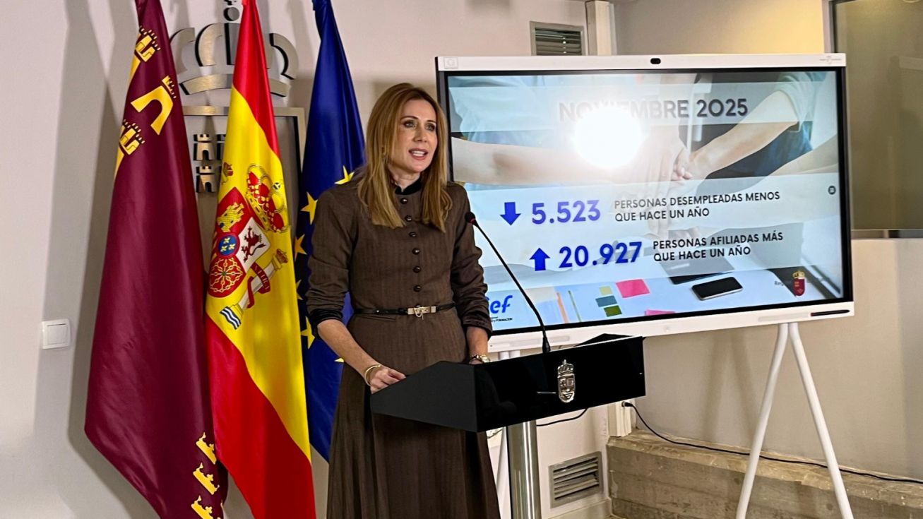 La consejera de Empresa, Empleo y Economía Social, Marisa López Aragón, durante la rueda de prensa sobre los datos de paro de noviembre La consejera de Empresa, Empleo y Economía Social, Marisa López Aragón, durante la rueda de prensa sobre los datos de paro de noviembre