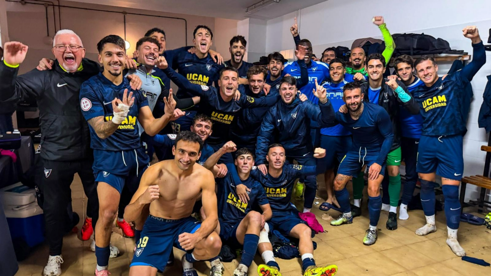 El UCAM festeja en el vestuario del Nuevo Colombino.